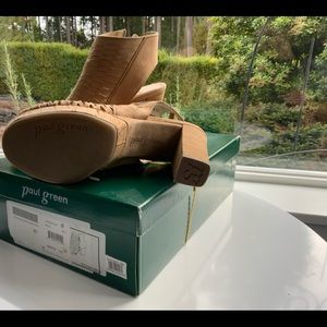 Paul Green booties size 6 [8.5 women’s] EUC. Suede Tan.